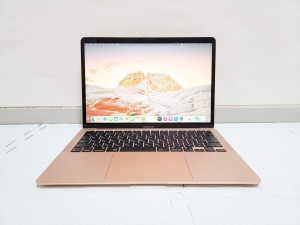 Mac Air M1 / Chip M1 / Ram 8GB / SSd 256GB / Apple M1 / 13.3 inch Retina 2K .