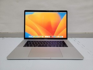 Macbook Pro 2019 / Core i7 / Ram 16GB / SSD 512GB / AMD Radeon Pro 550 4GB / 15.4 inch Retina 3K .