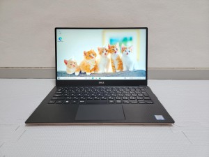 Dell XPS 13 9360 / Core i5 / Ram 8GB / SSD 256GB / HD Graphics 620 / 13.3 inch FHD , IPS .